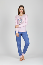 Дамска пижама с овца - динамична поза