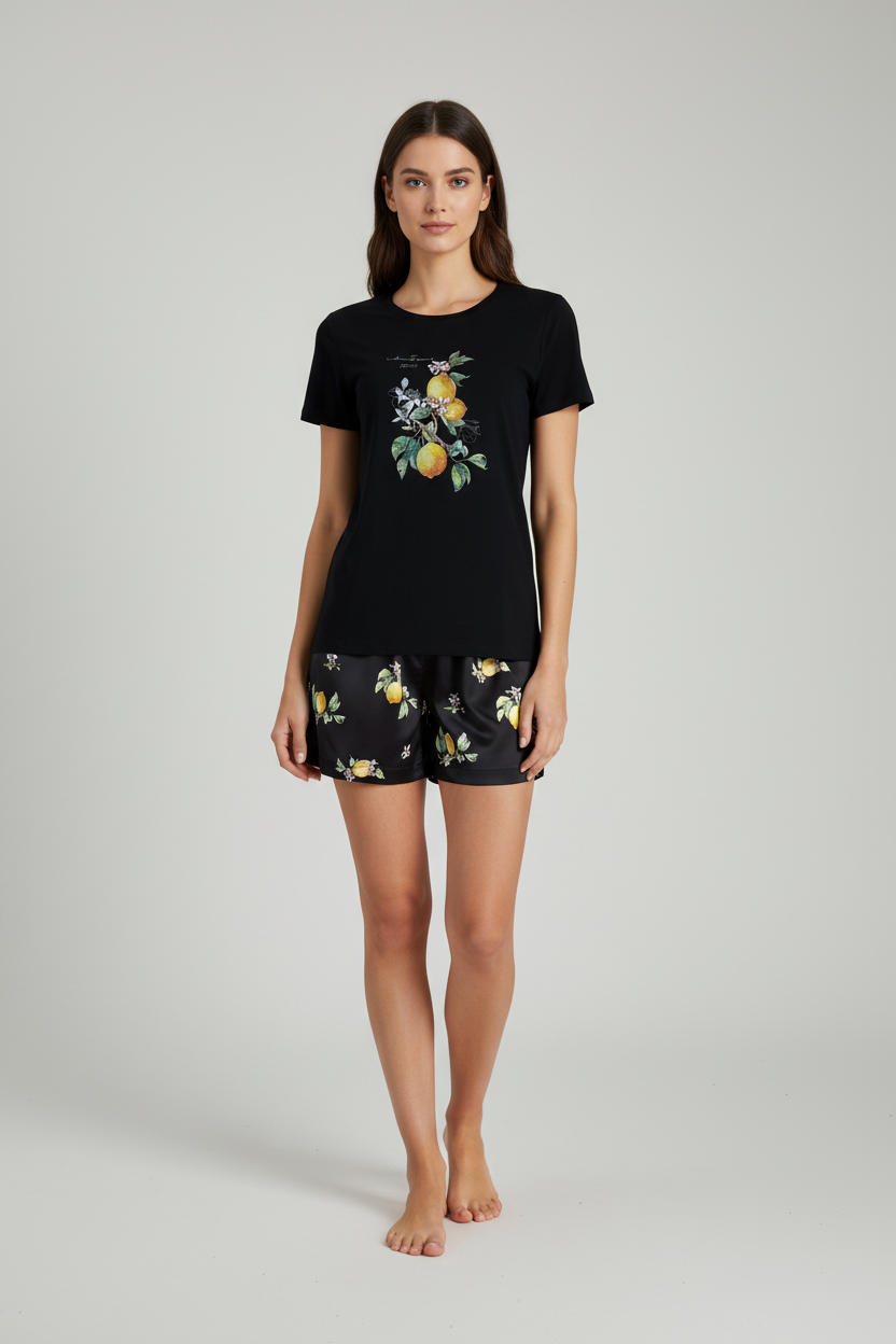 Дамска пижама Black Lemon Garden на модел