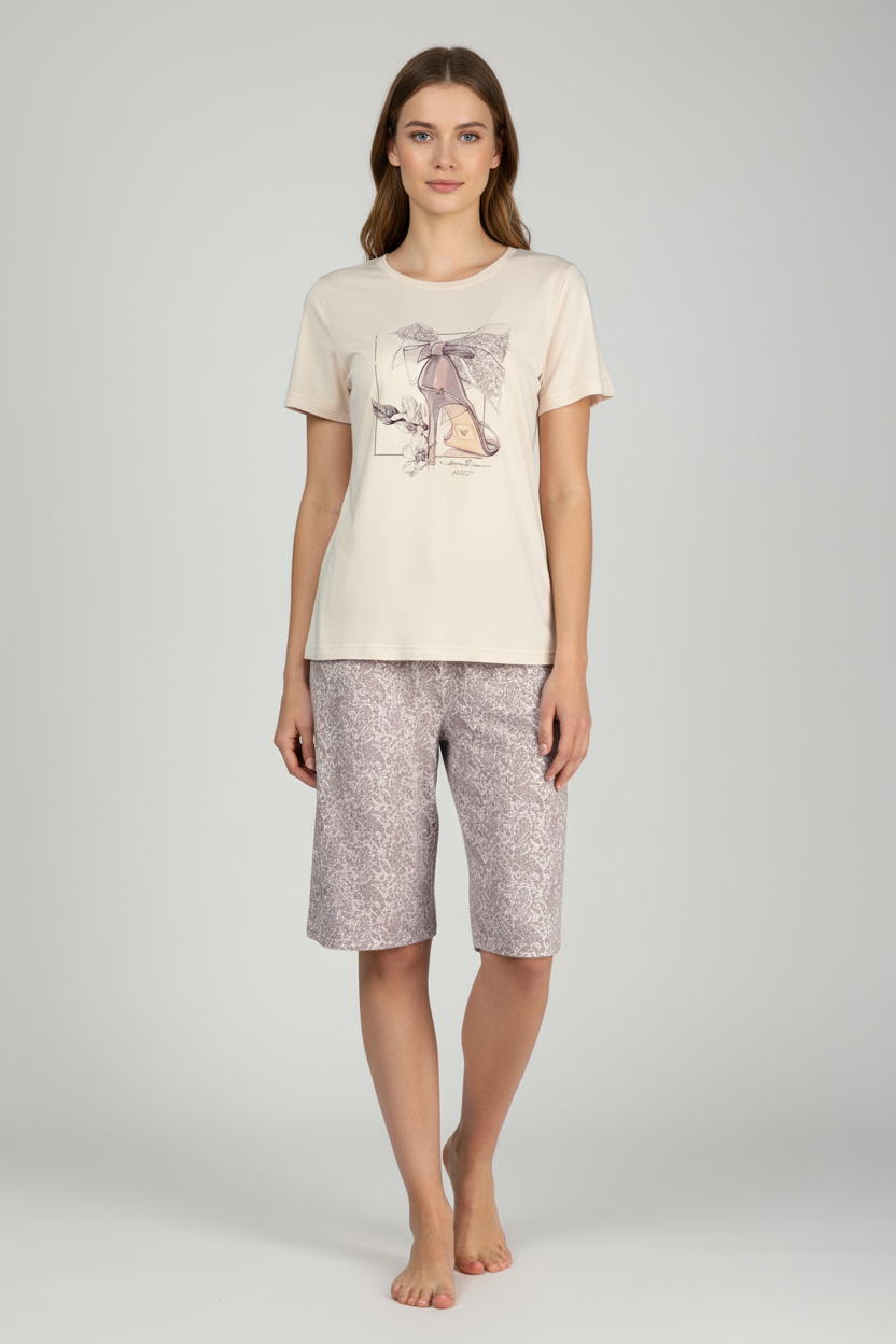 Дамска пижама Chic at Home с 2/4 панталон на модел