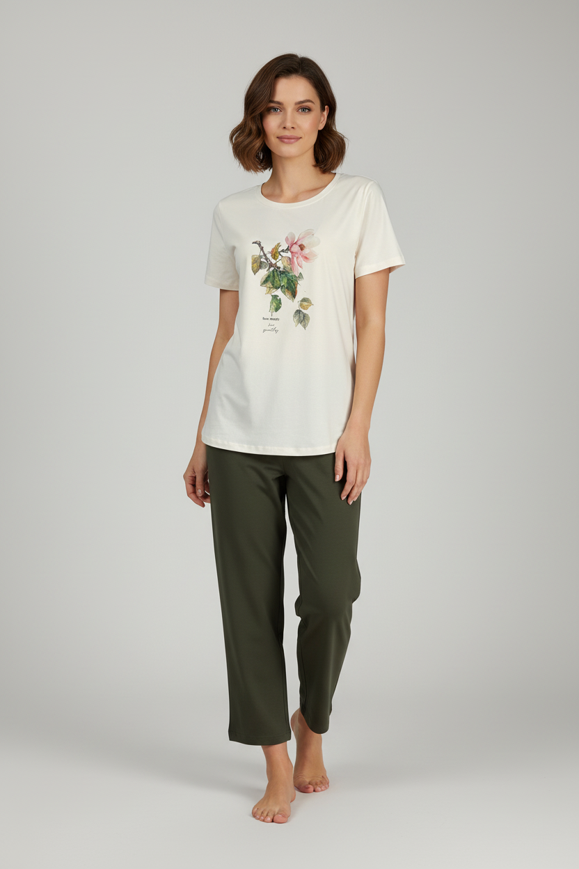 Дамска пижама Gentle Nature с 7/8 панталон на модел