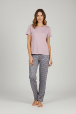 Дамска пижама Rose Veil на модел