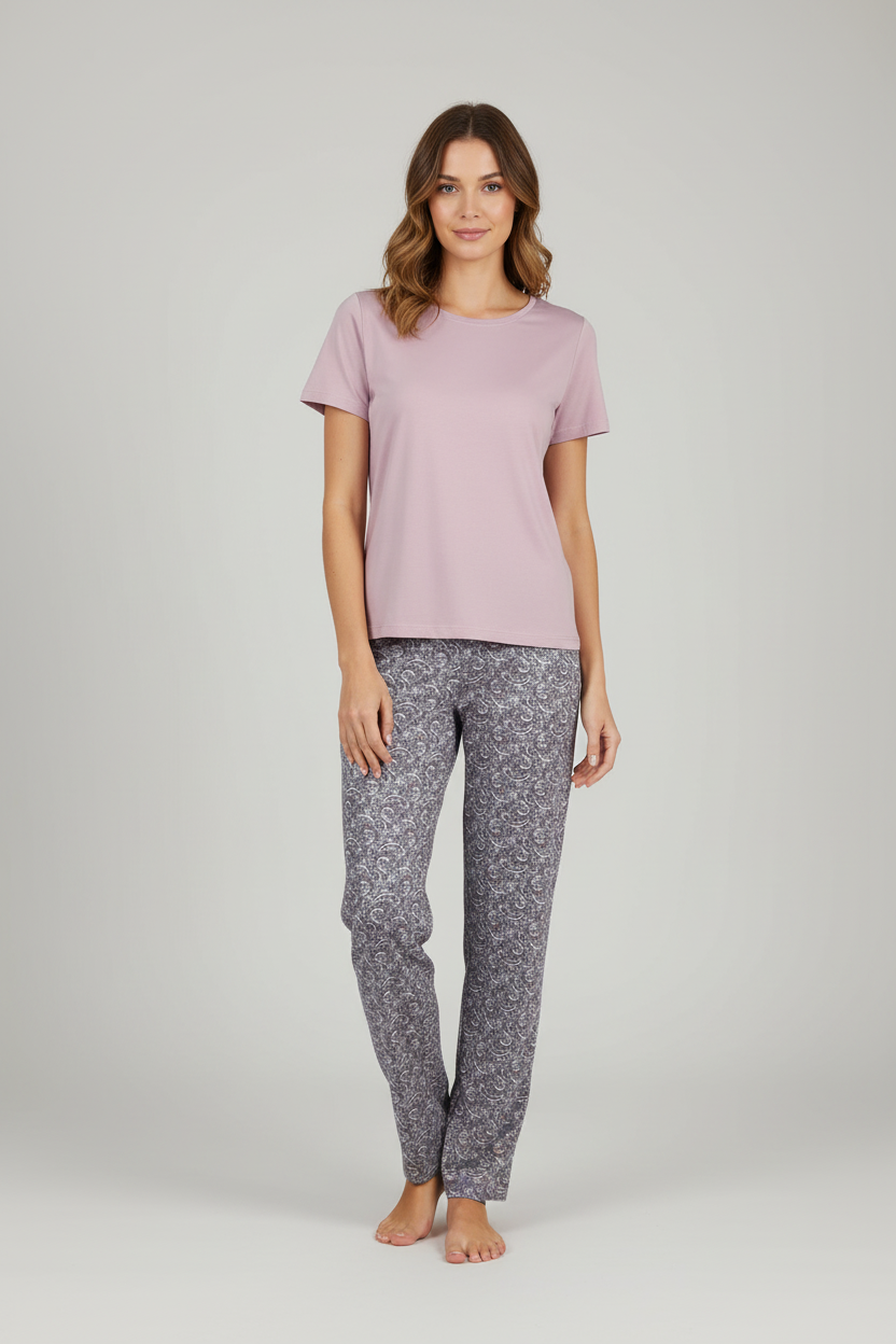 Дамска пижама Rose Veil на модел