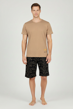 Мъж в бежова пижама Single and Happy